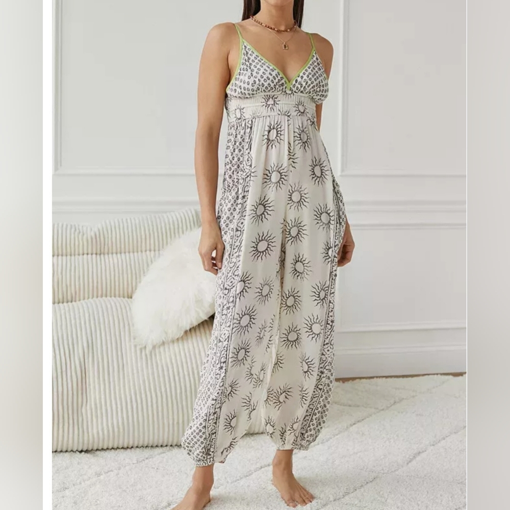 UO Out From Under Hollis Lounge Jumpsuit Printed Ruched Pocket Harem Leg New XL